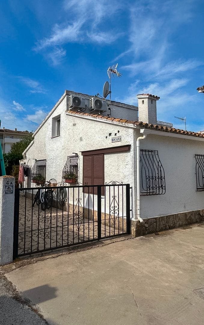 Chalet pareado proximo a la playa a la venta en Las Marinas, Denia