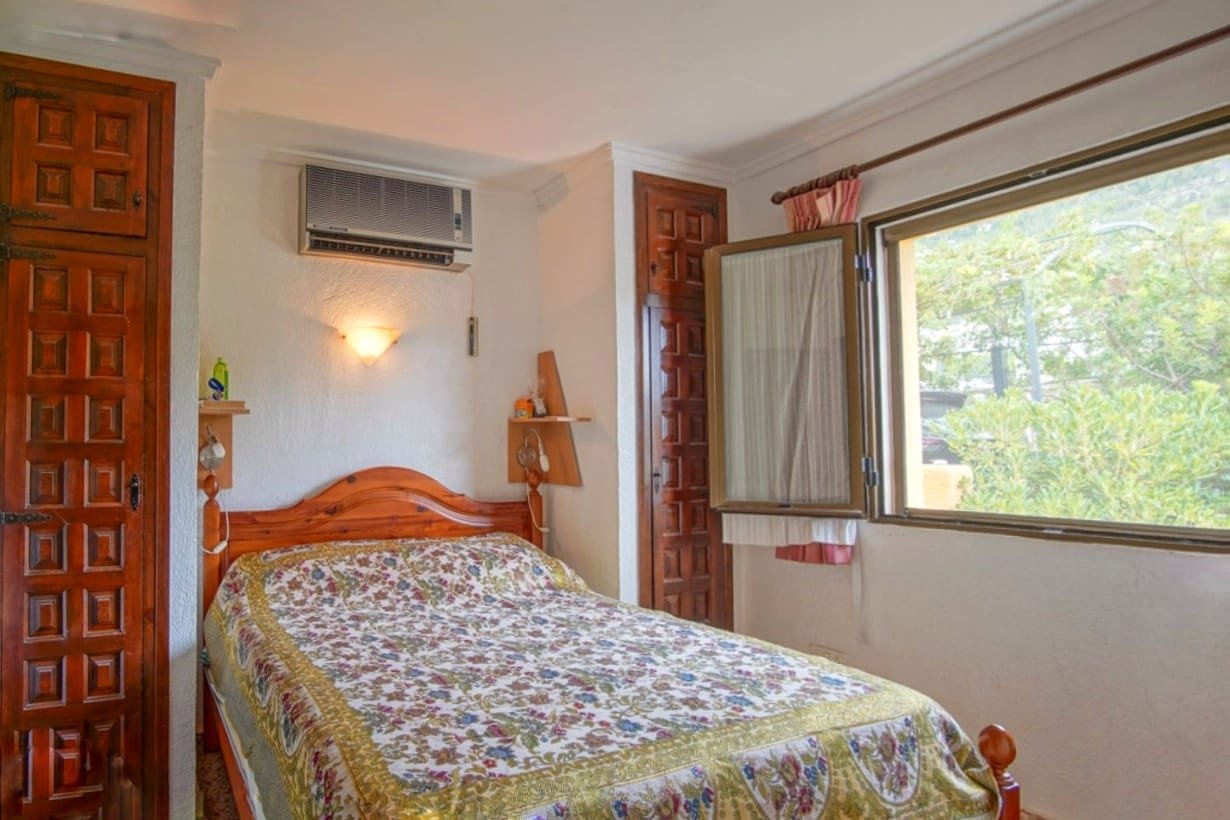 Villa met uitzicht op zee en gastenappartement in Montgó, Dénia