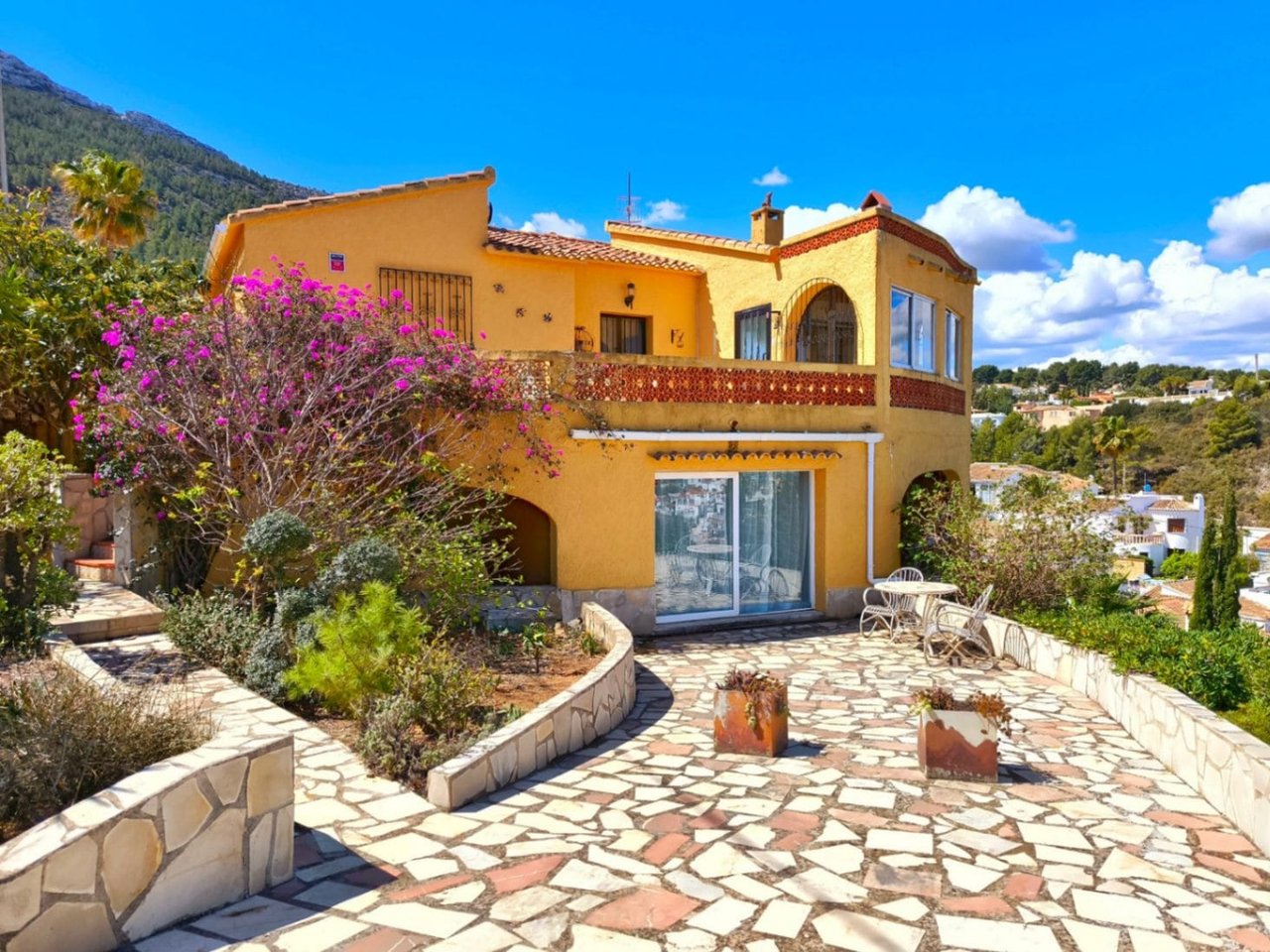Villa met uitzicht op zee en gastenappartement in Montgó, Dénia