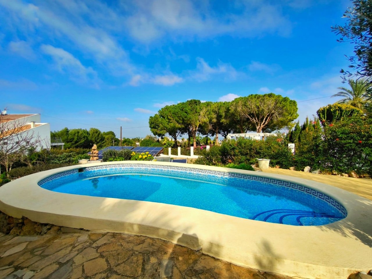 Villa met gastenappartementen en uitzicht op zee in Montgó, Dénia
