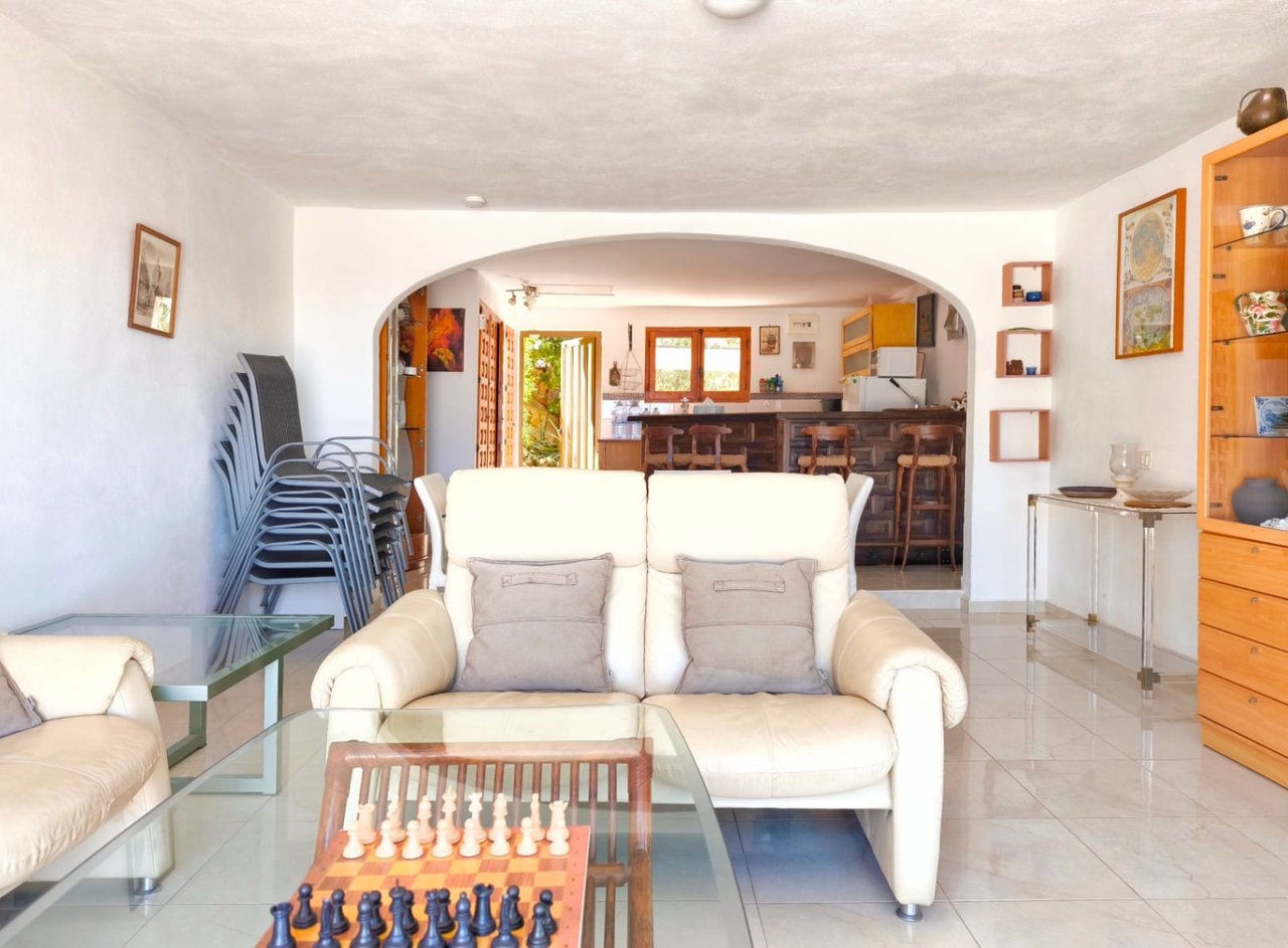 Villa met uitzicht op zee en gastenappartement in Montgó, Dénia