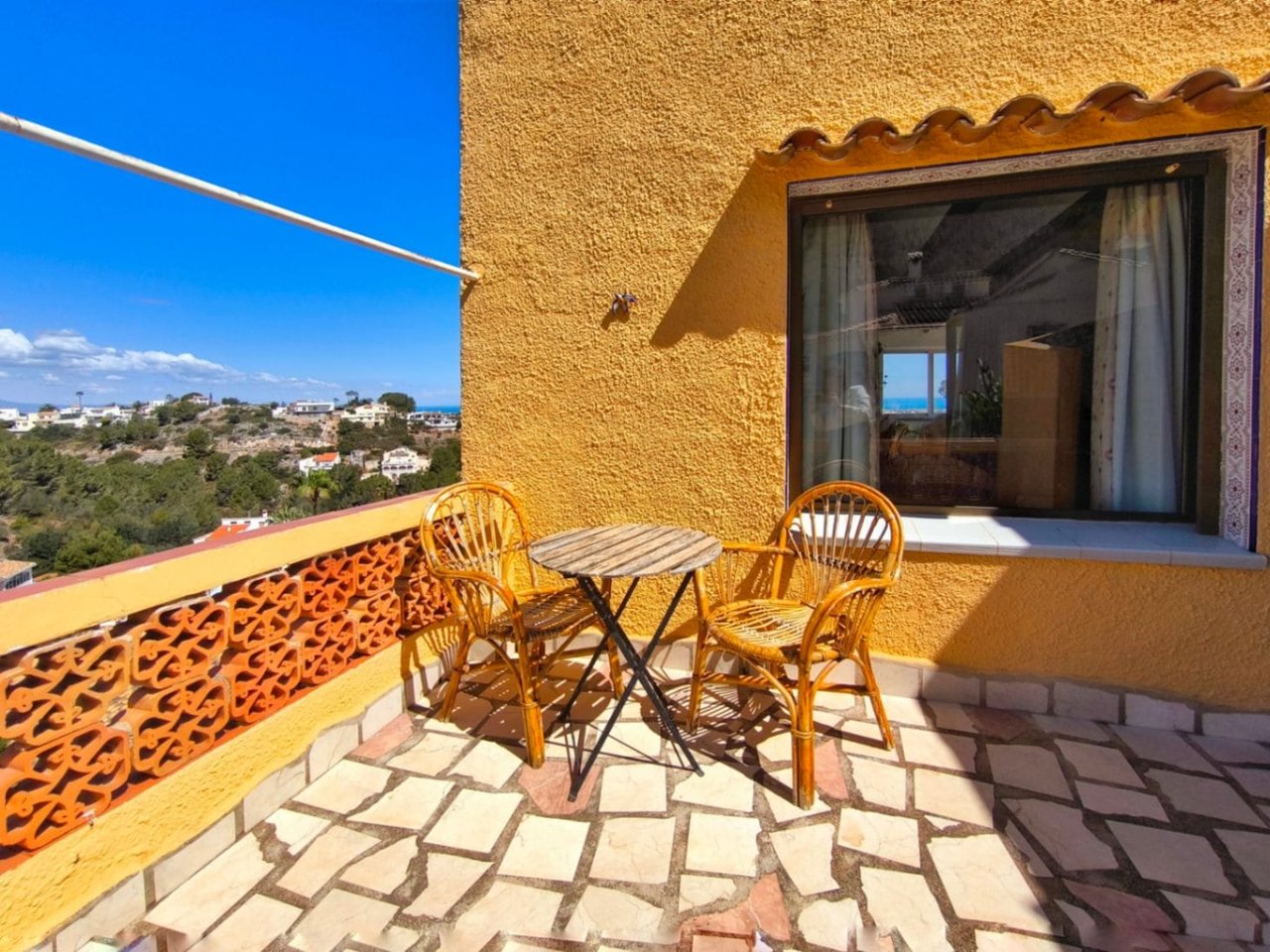 Villa met uitzicht op zee en gastenappartement in Montgó, Dénia