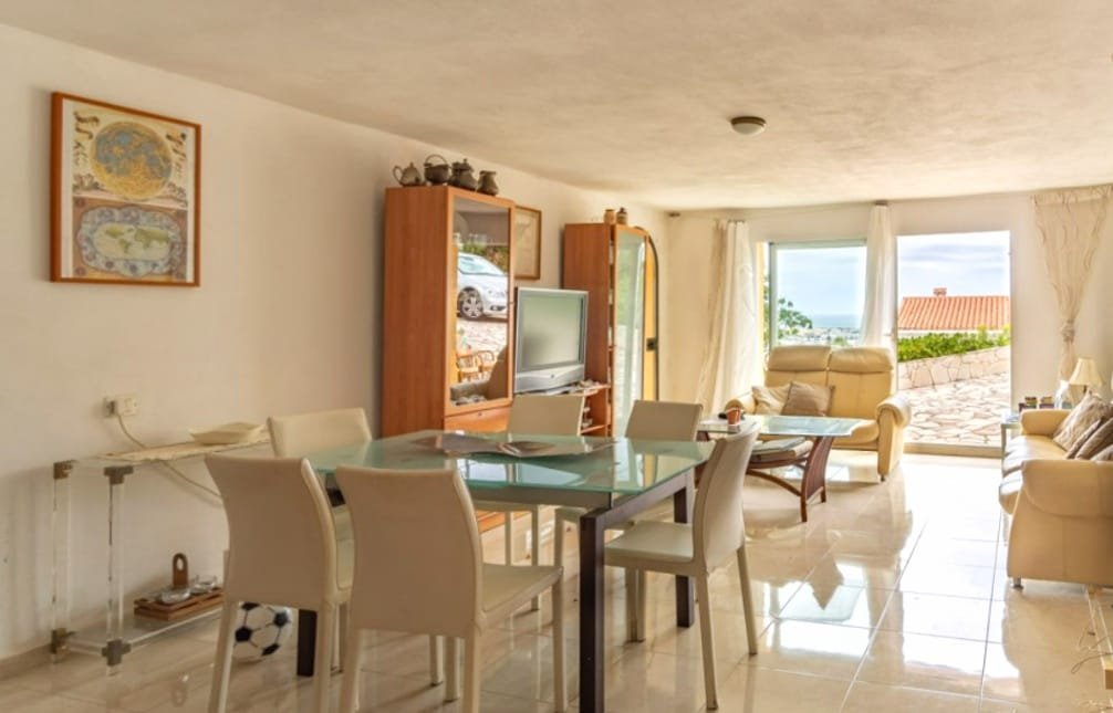 Villa met uitzicht op zee en gastenappartement in Montgó, Dénia