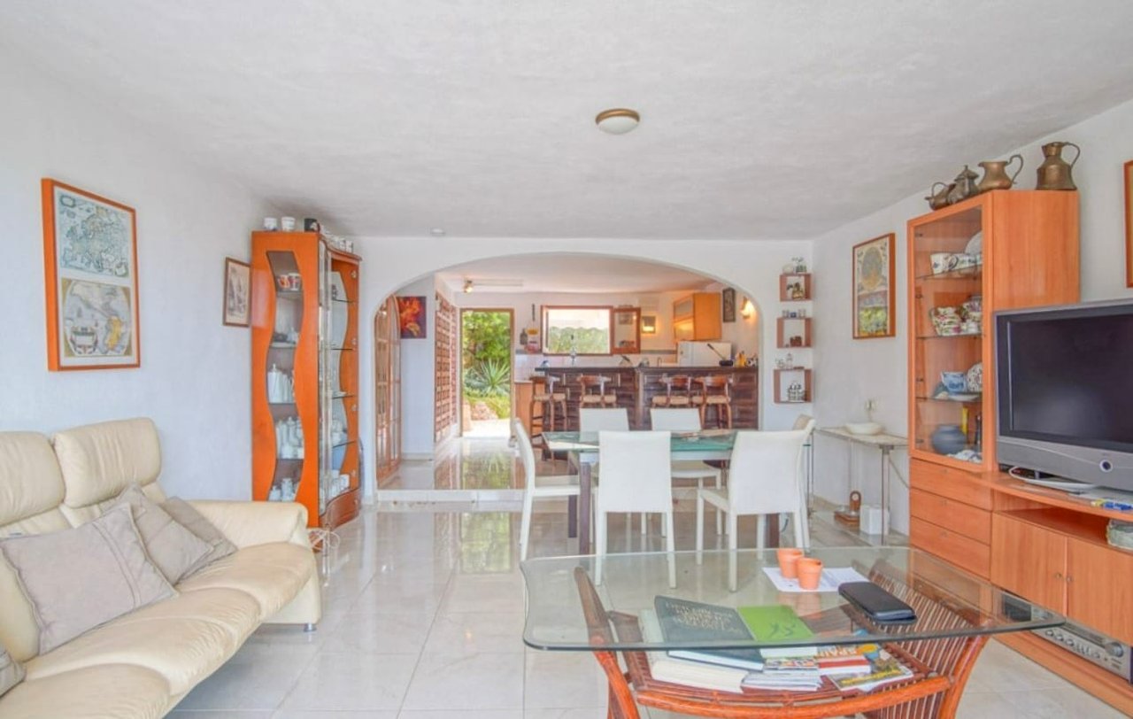 Villa met uitzicht op zee en gastenappartement in Montgó, Dénia