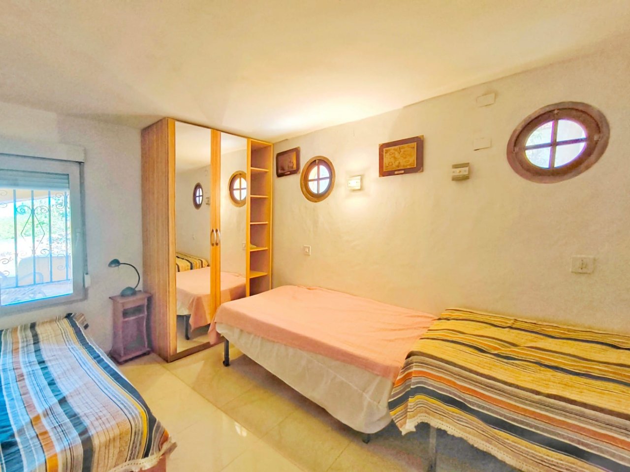 Villa met uitzicht op zee en gastenappartement in Montgó, Dénia