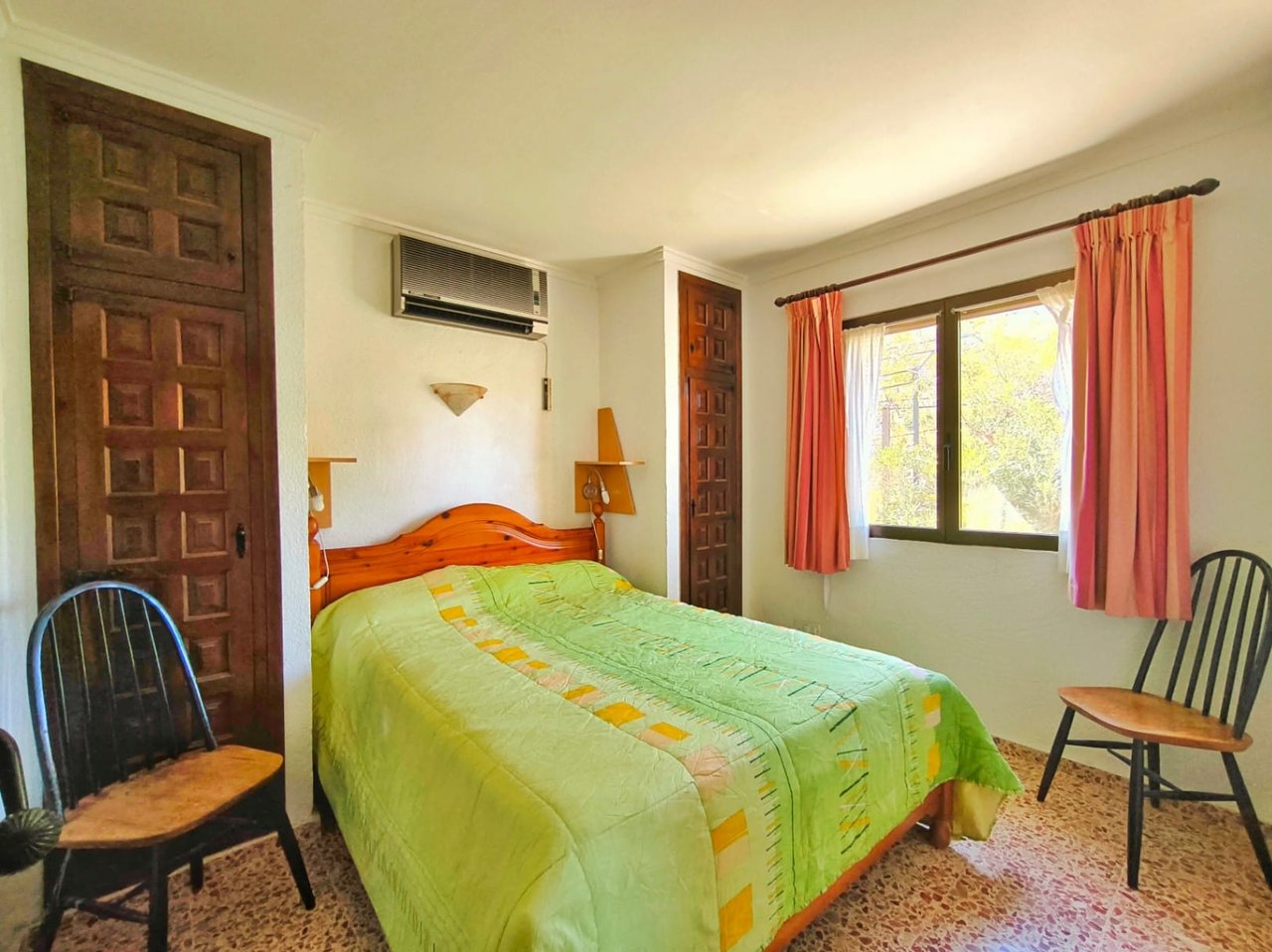 Villa met uitzicht op zee en gastenappartement in Montgó, Dénia