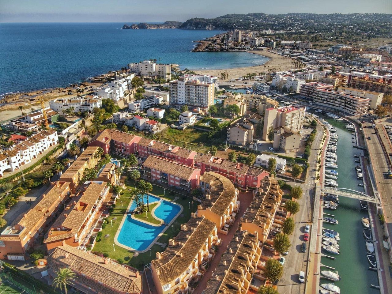 Appartement Duplex Lumineux avec Piscine, Jardin et Parking à Jávea