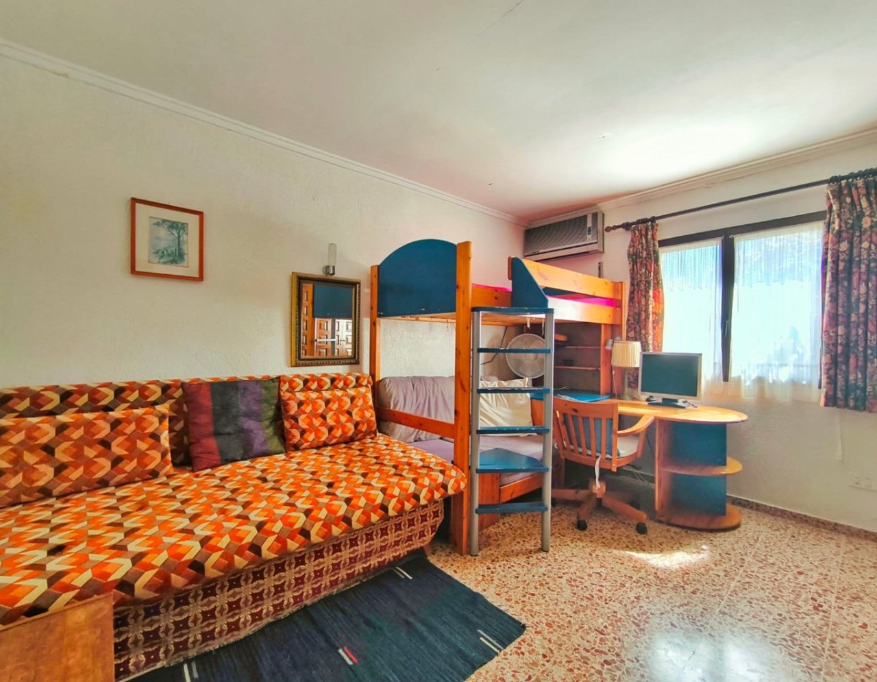 Villa met uitzicht op zee en gastenappartement in Montgó, Dénia