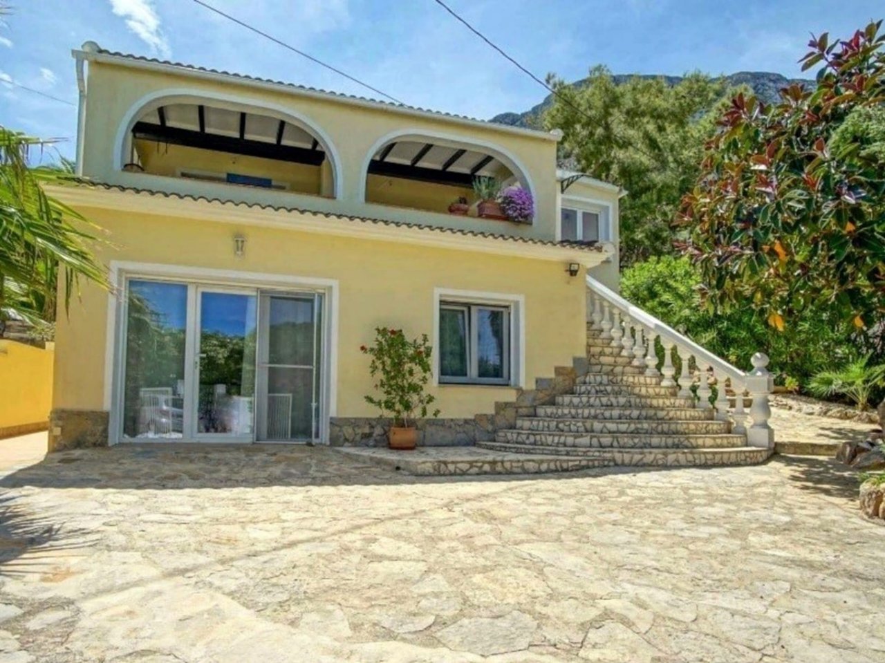 Villa met gastenappartementen en uitzicht op zee in Montgó, Dénia