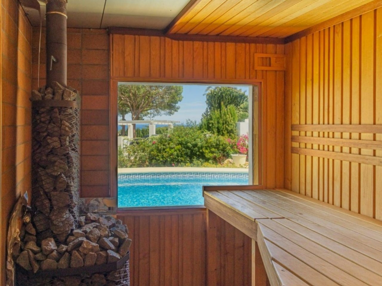 Villa met gastenappartementen en uitzicht op zee in Montgó, Dénia