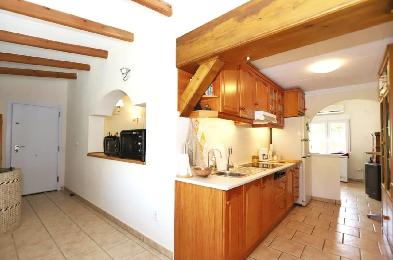 Villa met gastenappartementen en uitzicht op zee in Montgó, Dénia