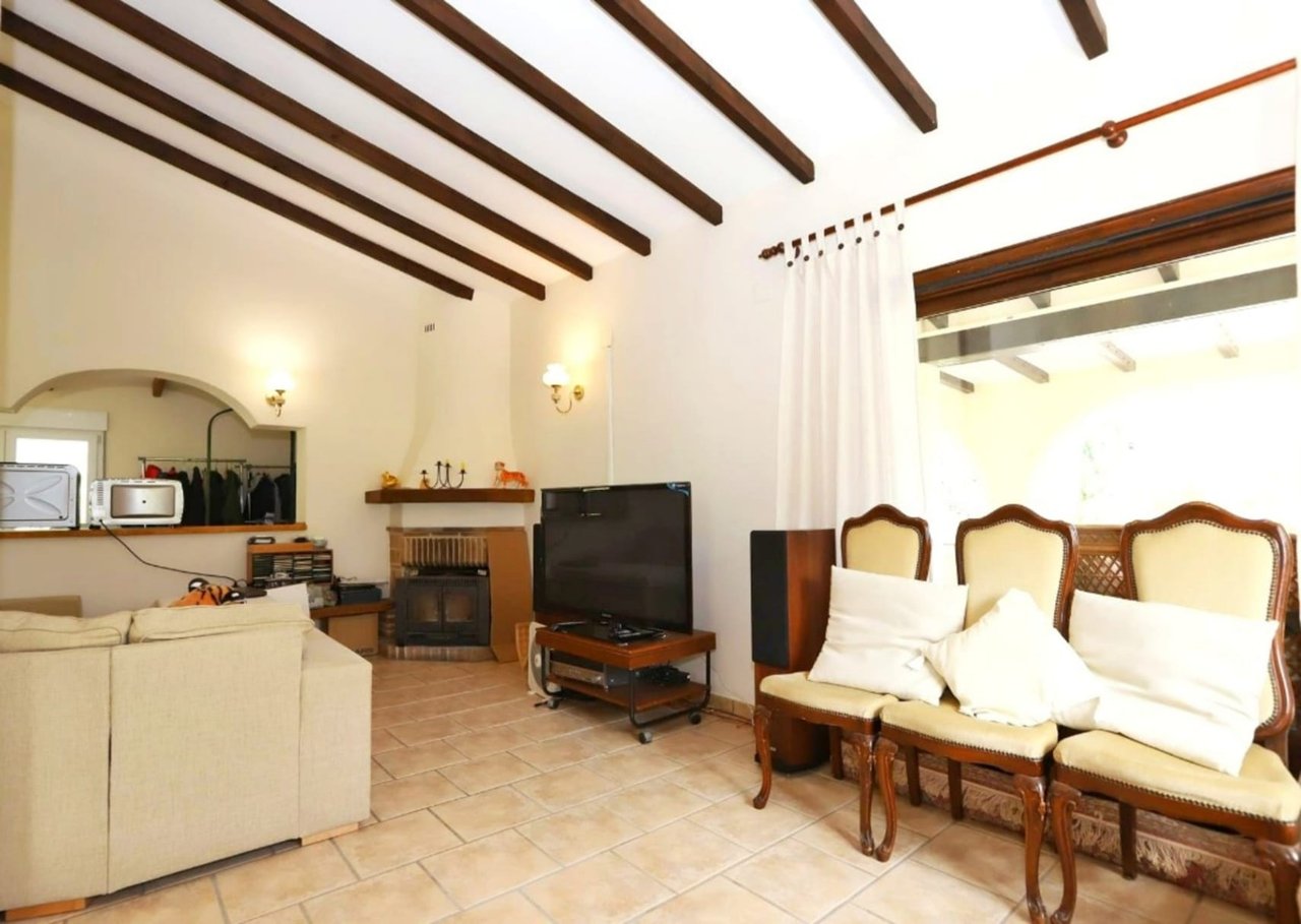 Villa met gastenappartementen en uitzicht op zee in Montgó, Dénia