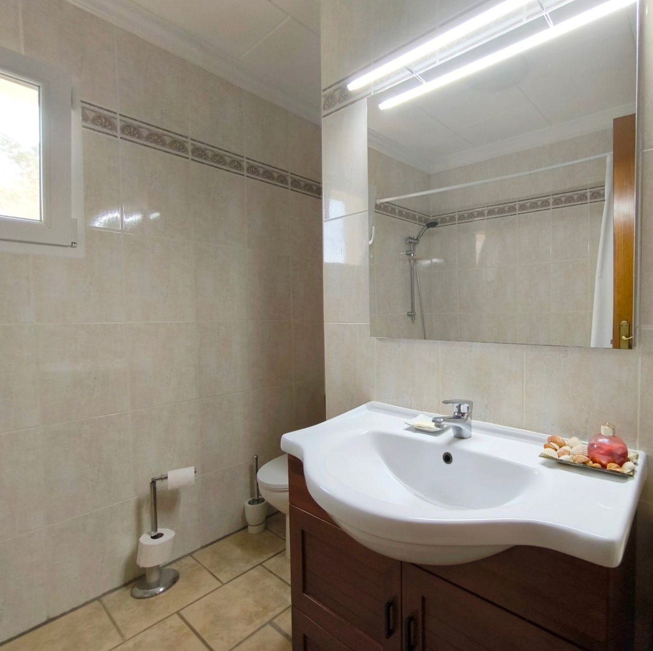Villa met gastenappartementen en uitzicht op zee in Montgó, Dénia