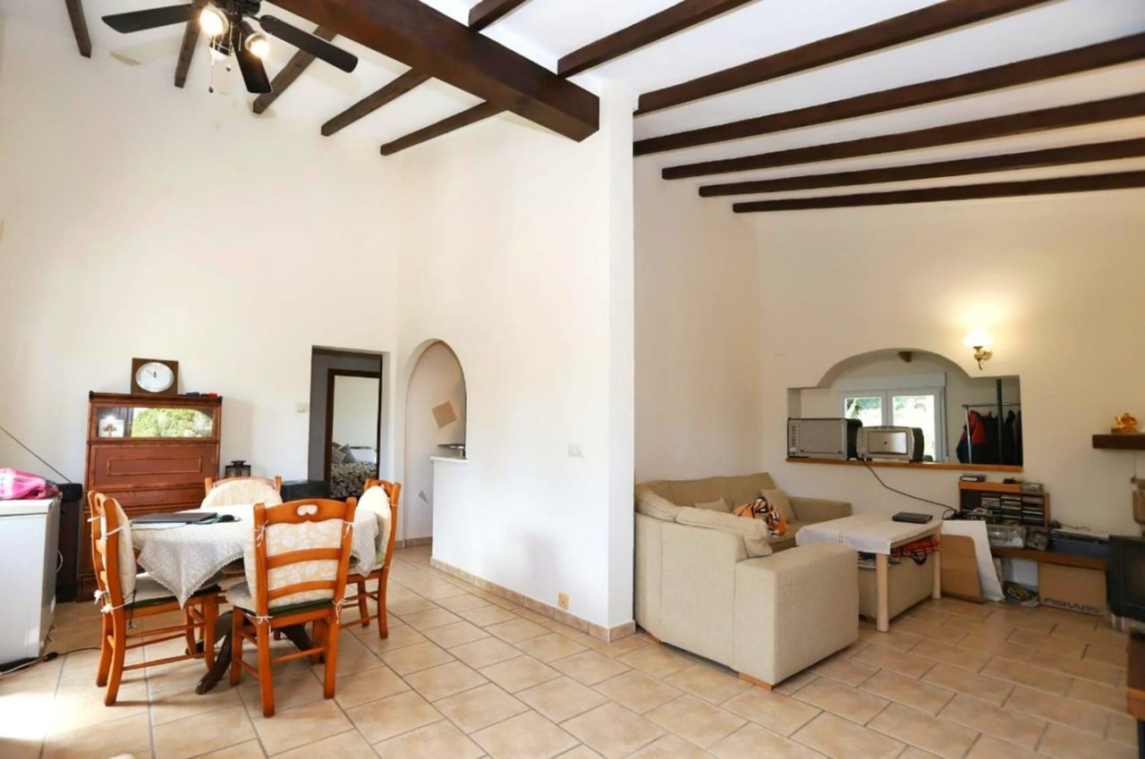 Villa met gastenappartementen en uitzicht op zee in Montgó, Dénia