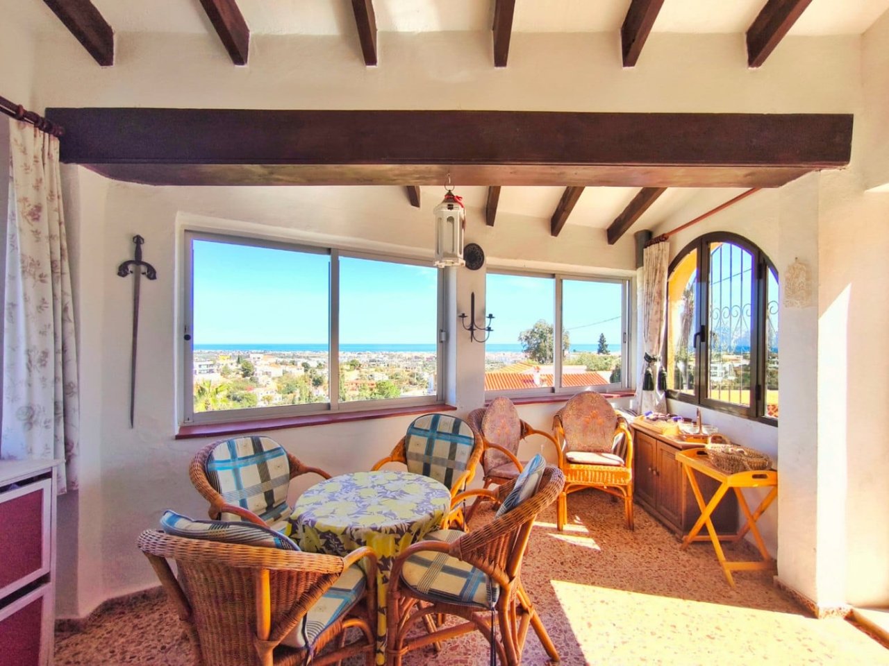 Villa met uitzicht op zee en gastenappartement in Montgó, Dénia