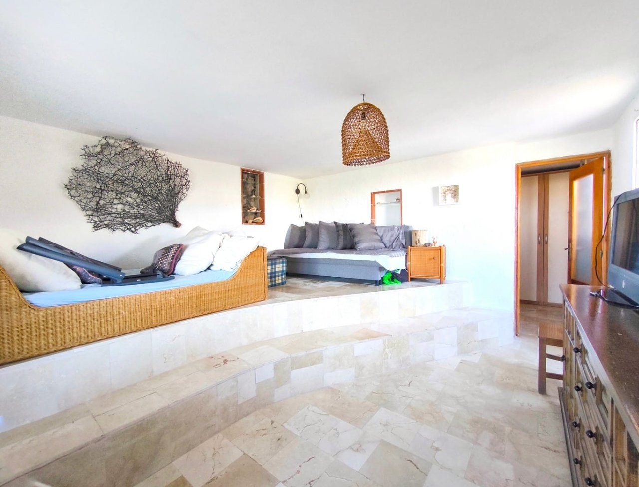 Villa met uitzicht op zee en gastenappartement in Montgó, Dénia