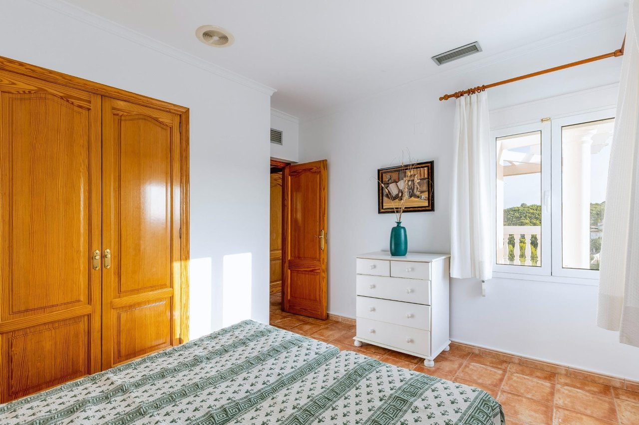 Villa de 5 dormitorios con vistas al mar en Adsubia, Jávea