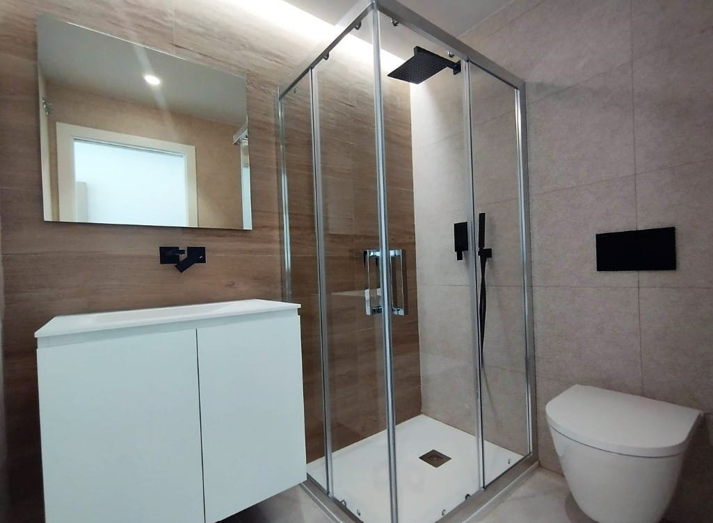 Apartamento de obra nueva en primera línea en playa en Dénia