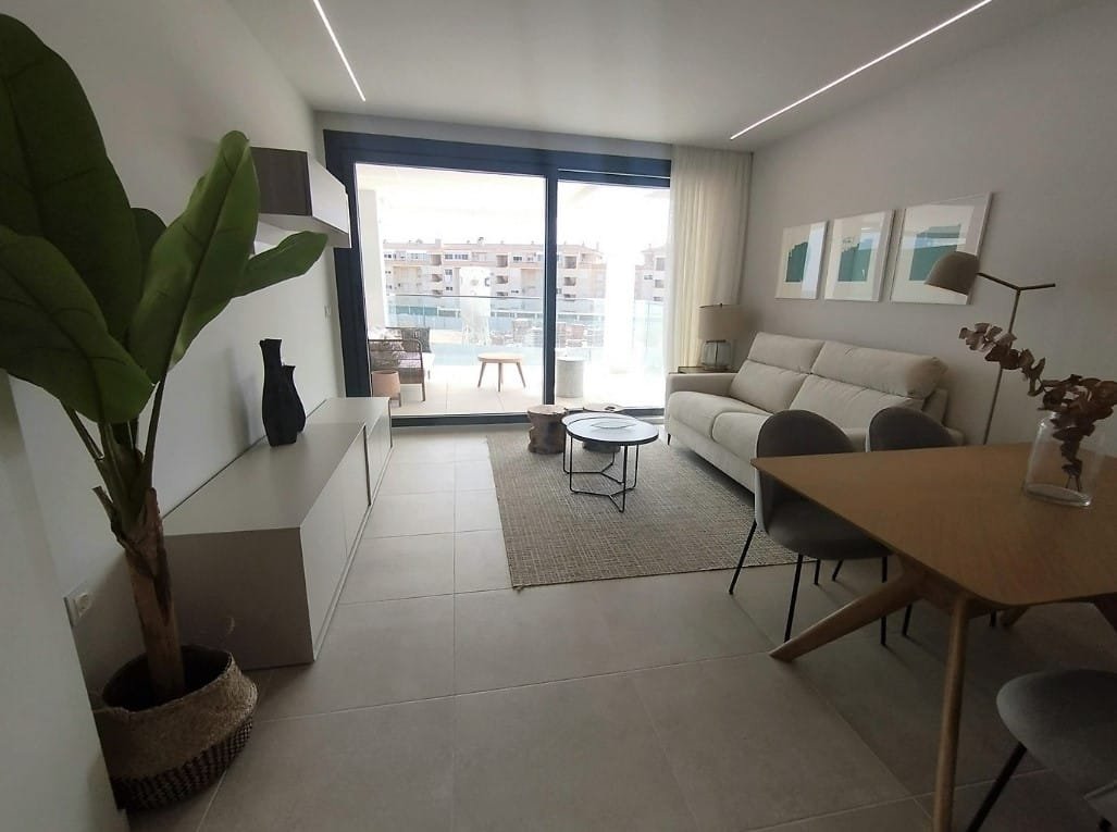 Apartamento de obra nueva en primera línea en playa en Dénia