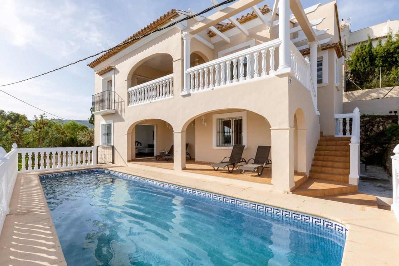 Proyecto - Villa de 5 dormitorios con vistas al mar en Jávea