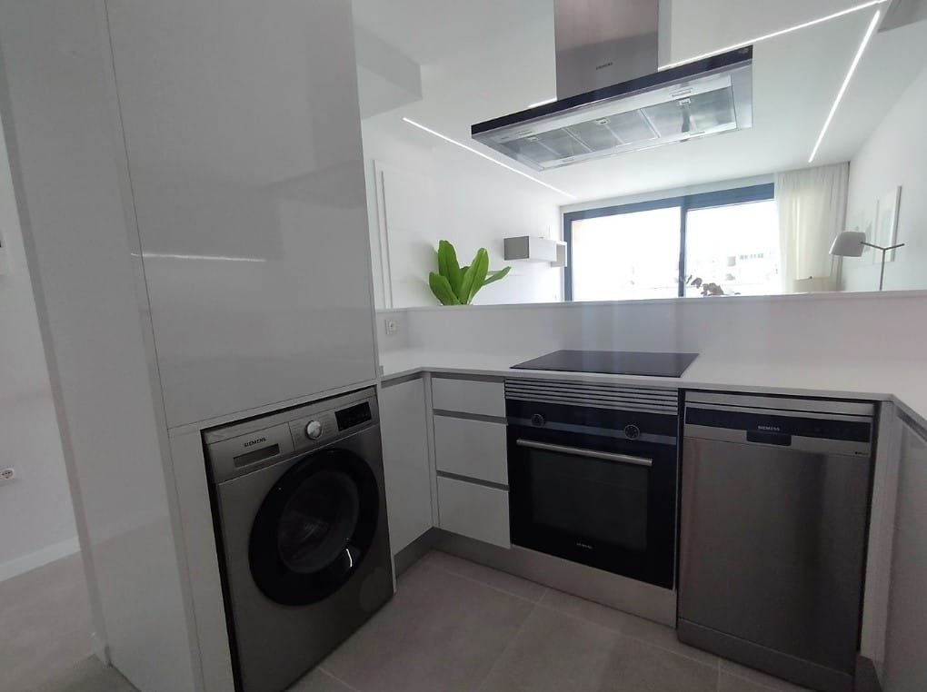 Apartamento de obra nueva en primera línea en playa en Dénia