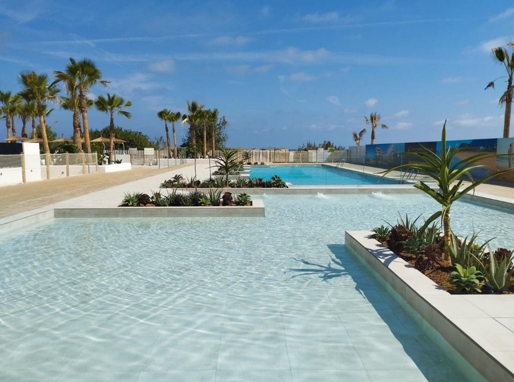 Apartamento de obra nueva en primera línea en playa en Dénia