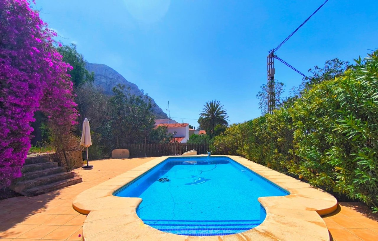 Villa met 2 slaapkamers en uitzicht op zee in Montgó, Dénia