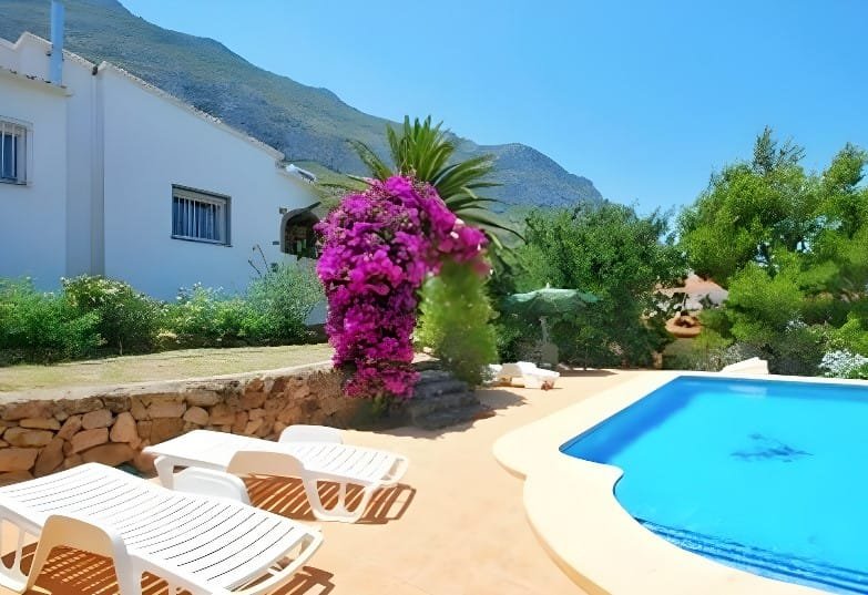 Villa met 2 slaapkamers en uitzicht op zee in Montgó, Dénia