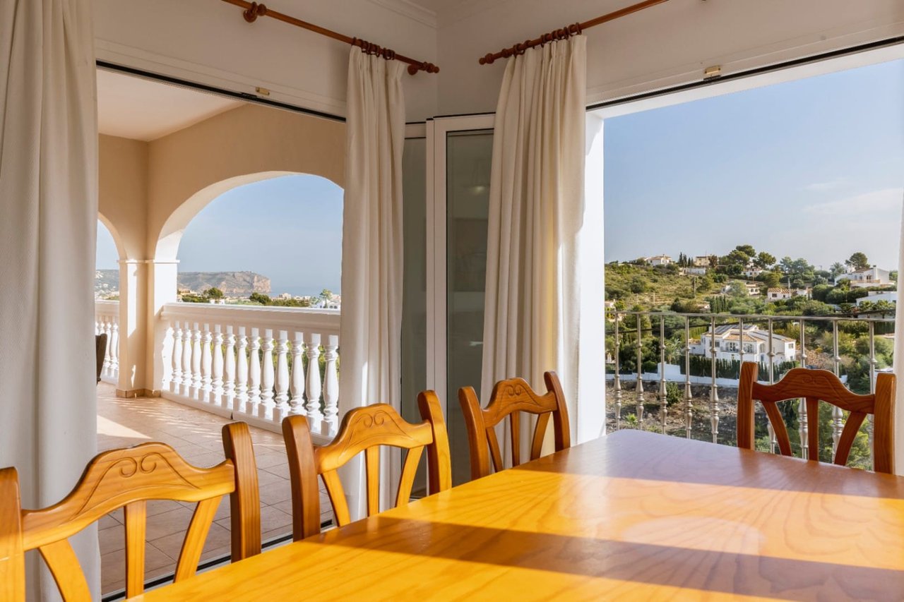 Proyecto - Villa de 5 dormitorios con vistas al mar en Jávea