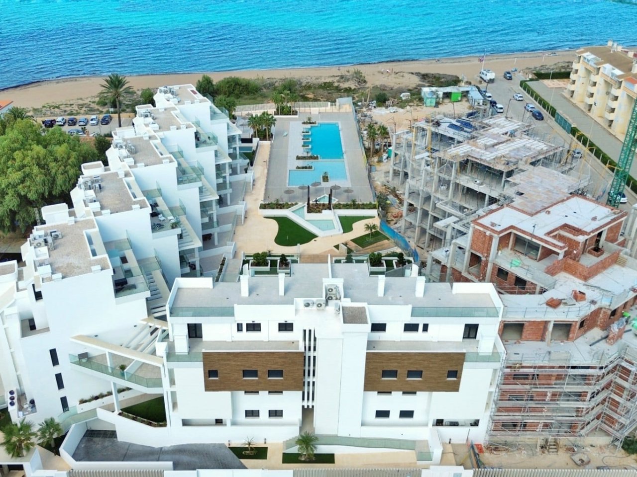 Apartamento de obra nueva en primera línea en playa en Dénia