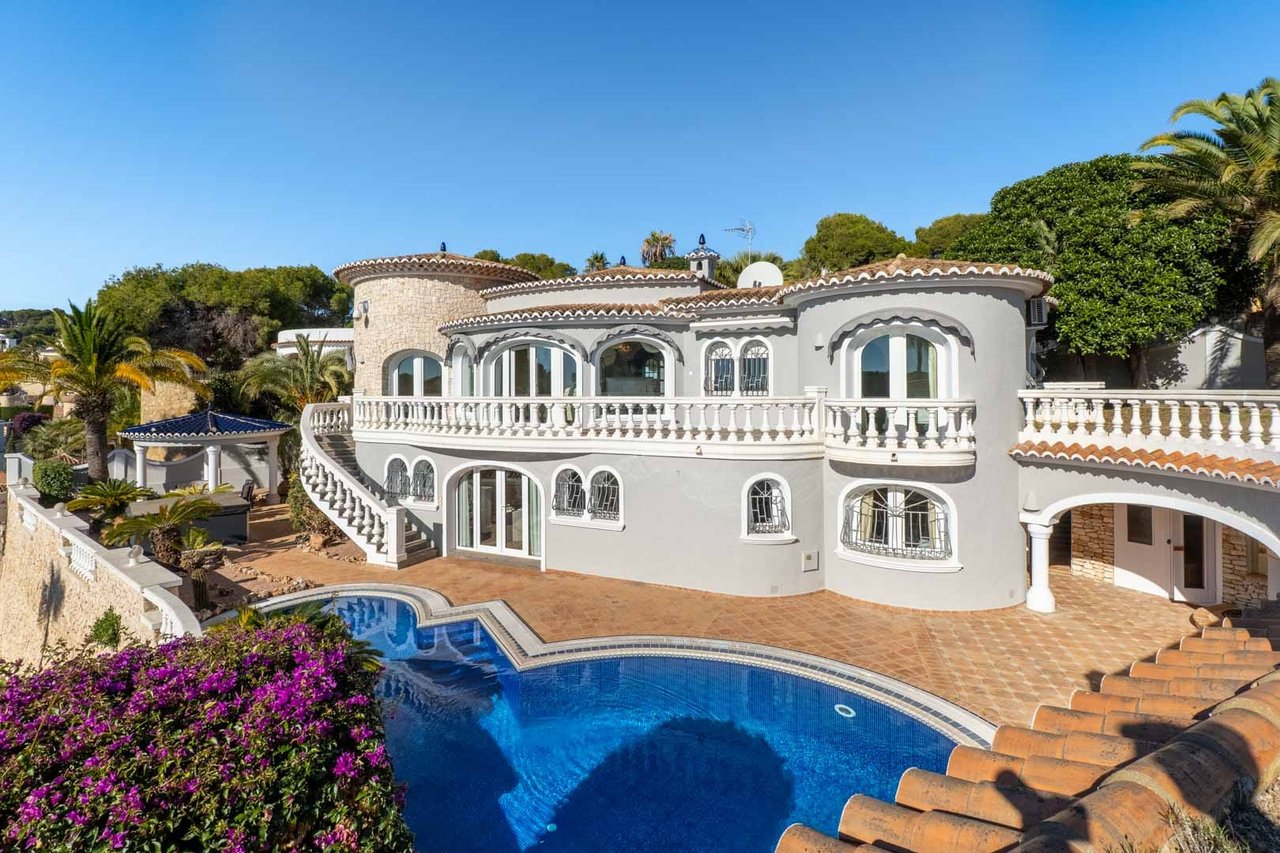 9006BEN Mediterranean villa with panoramic sea views for sale in Benissa.