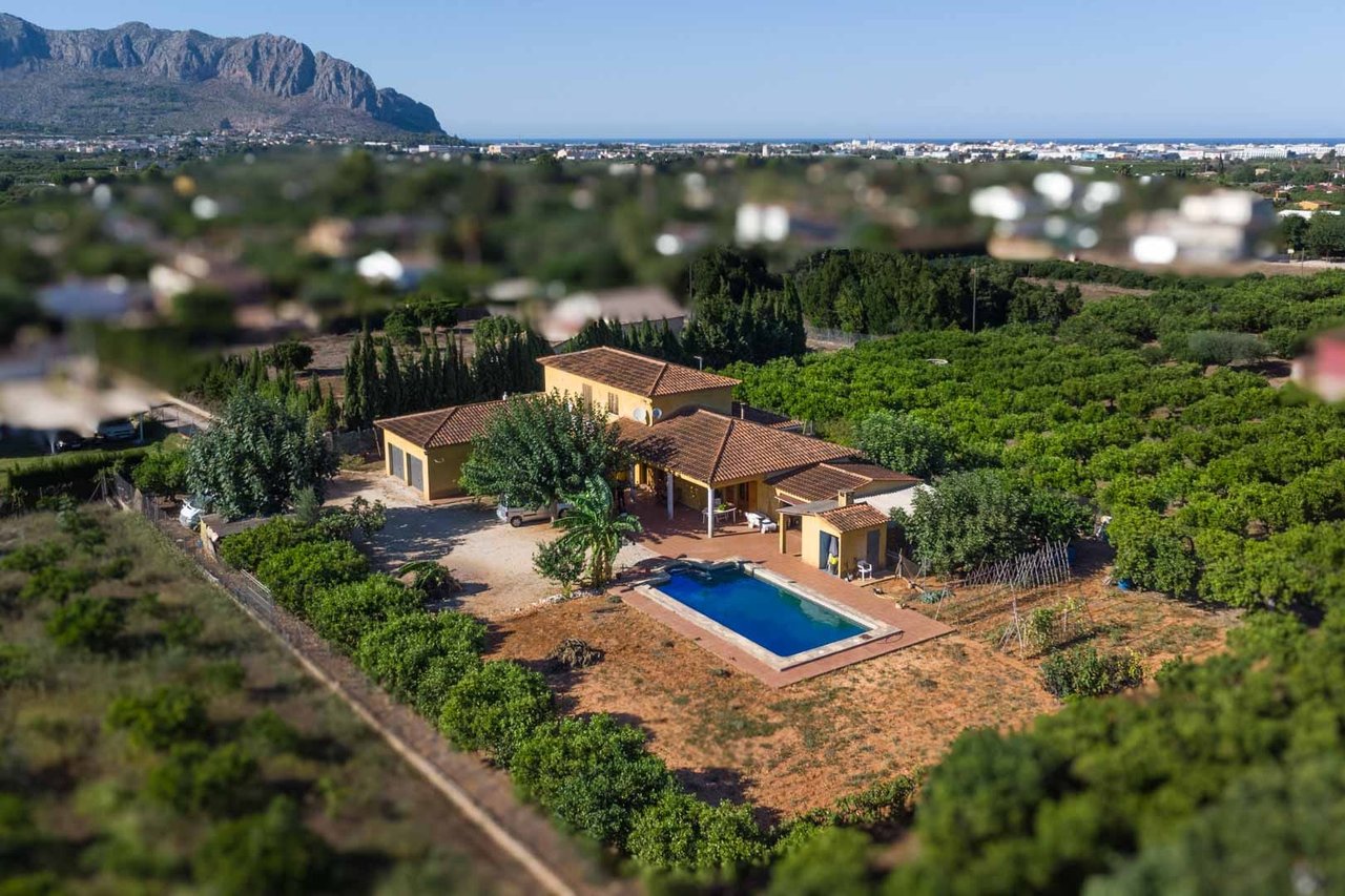 8295PED Villa con piscina y con vistas al valle a la venta en Pedreguer.