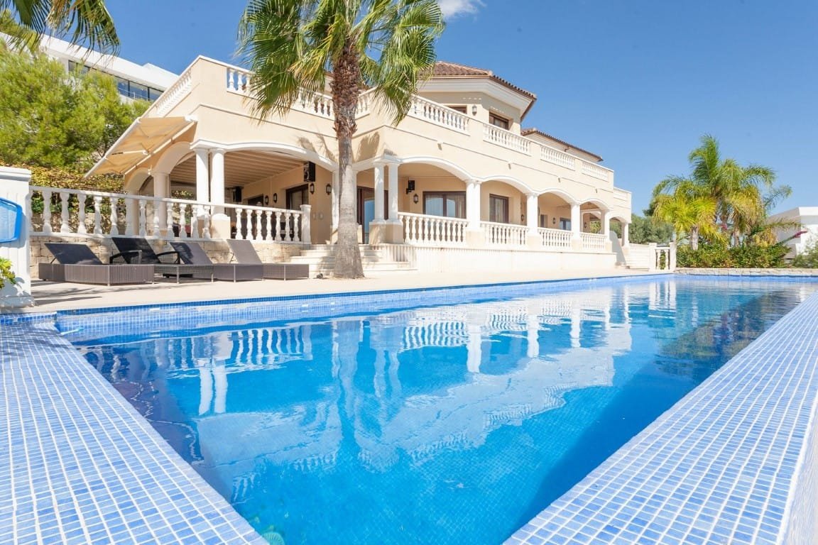 Beautiful Spanish villa with breathtaking views for sale in Calpe