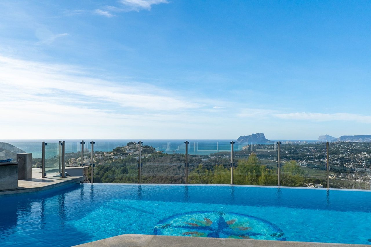 9005MOR Modern villa with spectacular sea views for sale in Moraira.