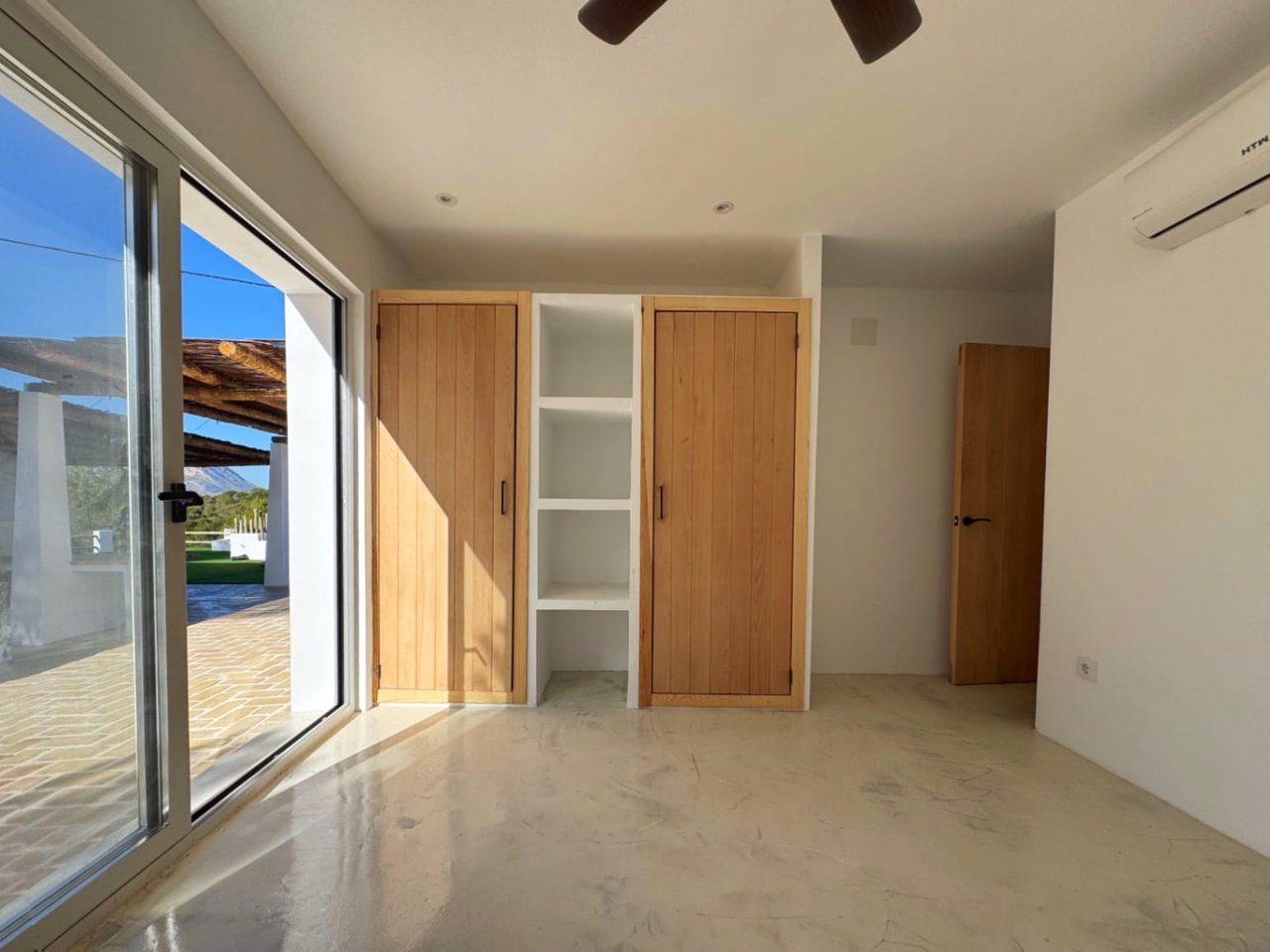 Finca Ibiza style con 4 dormitorios y apartamento de invitados
