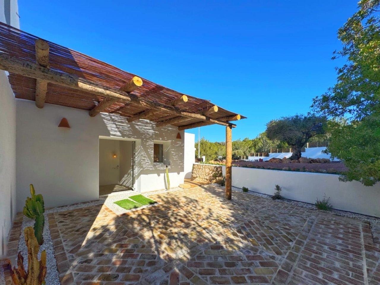 Finca Ibiza style con 4 dormitorios y apartamento de invitados