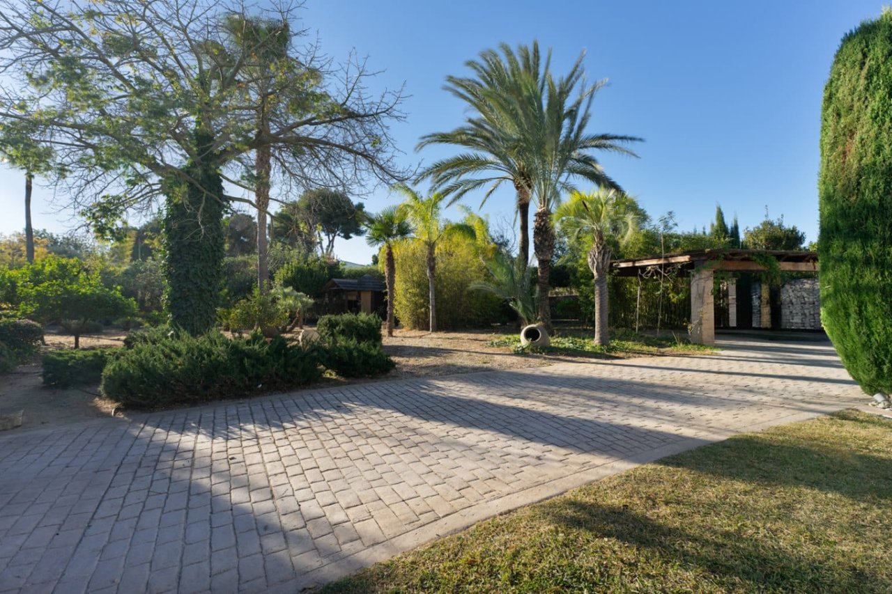 Renovated finca with a lot of charm with guest apartment