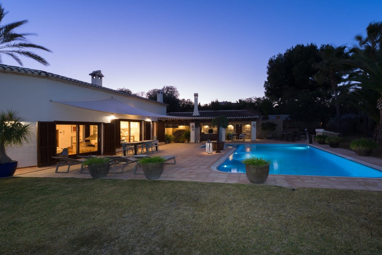 Renovated finca with a lot of charm with guest apartment