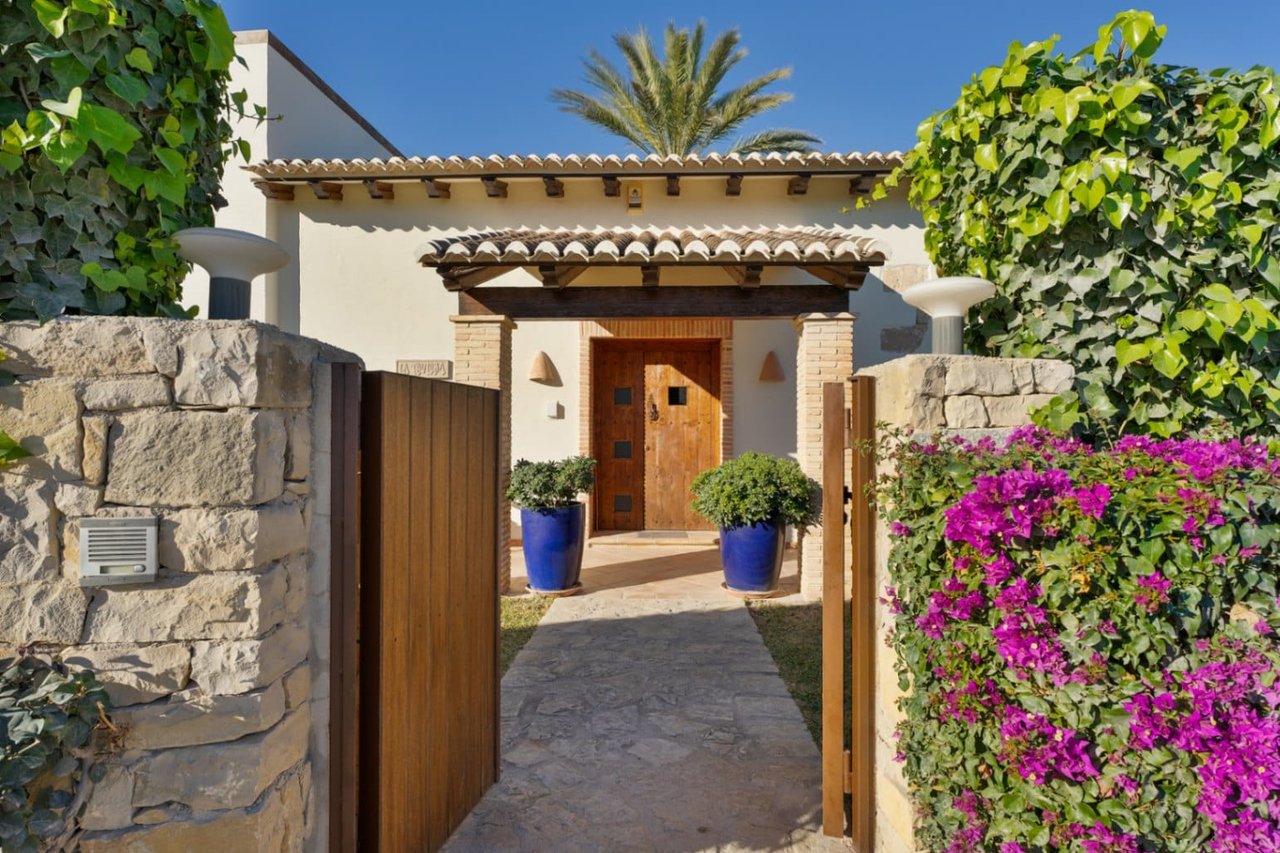 Renovated finca with a lot of charm with guest apartment