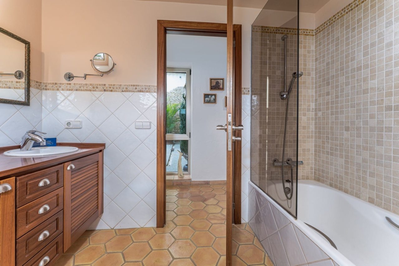 Renovated finca with a lot of charm with guest apartment