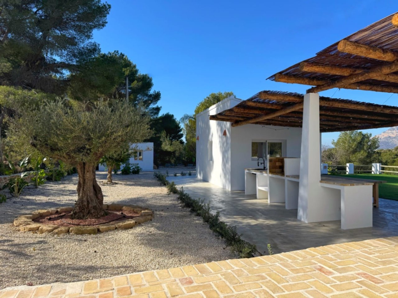 Finca Ibiza style con 4 dormitorios y apartamento de invitados