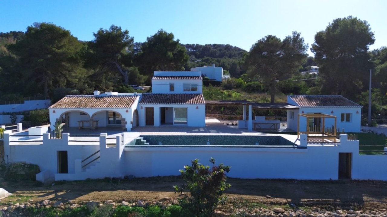 Finca Ibiza style con 4 dormitorios y apartamento de invitados