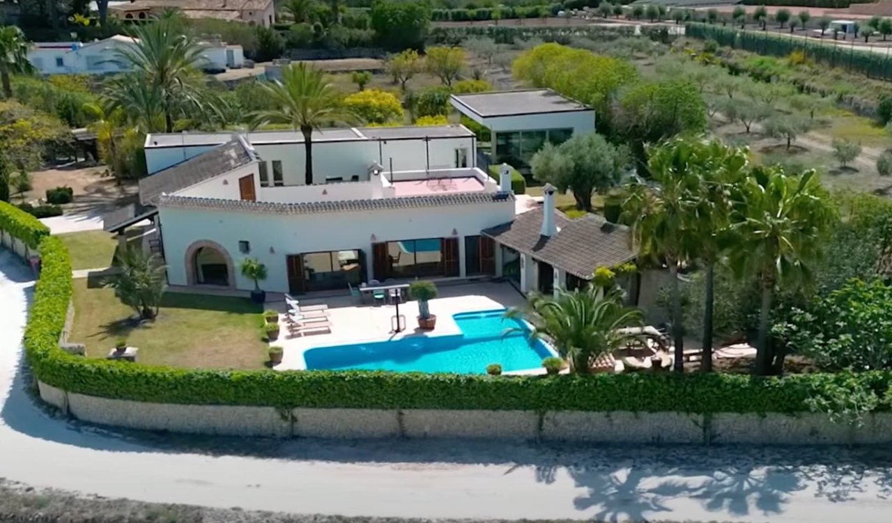 Renovated finca with a lot of charm with guest apartment