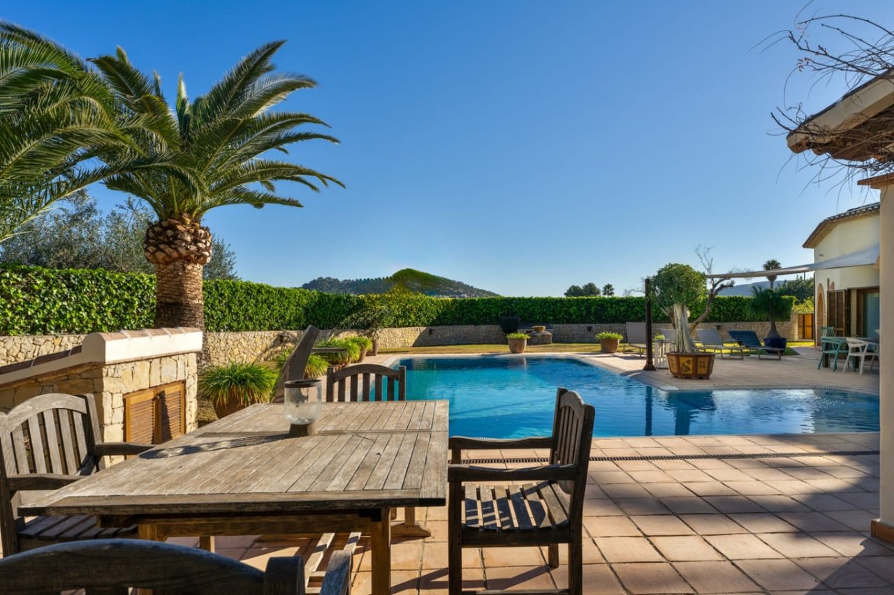 Renovated finca with a lot of charm with guest apartment