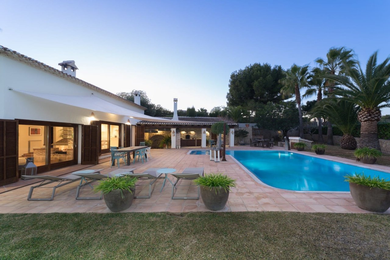 Renovated finca with a lot of charm with guest apartment