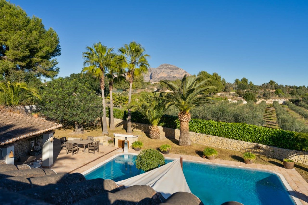 Renovated finca with a lot of charm with guest apartment