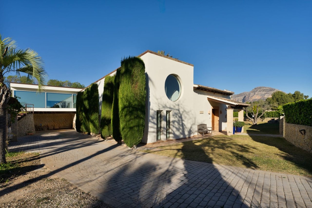 Renovated finca with a lot of charm with guest apartment