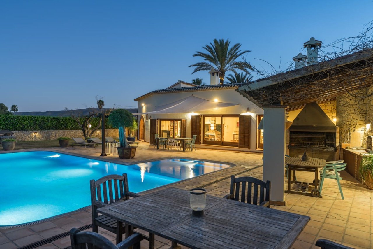 Renovated finca with a lot of charm with guest apartment