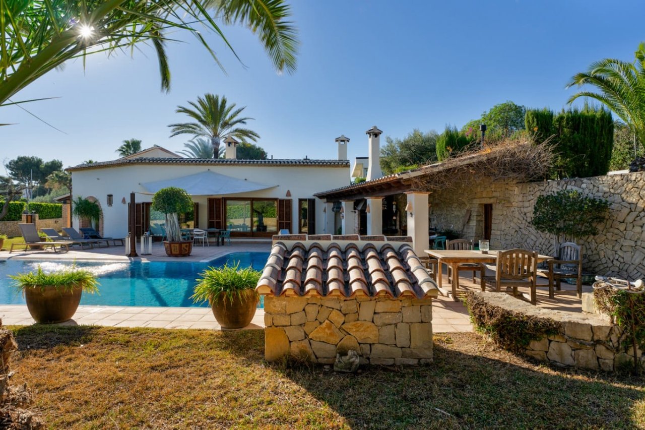 Renovated finca with a lot of charm with guest apartment