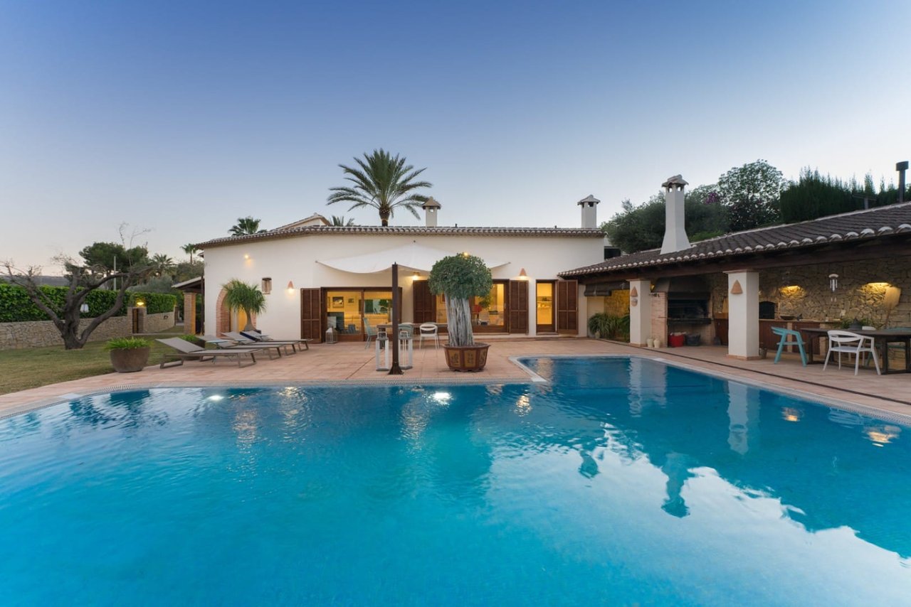 Renovated finca with a lot of charm with guest apartment